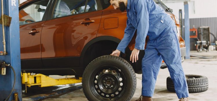 Vérification et entretien des pneus de voiture : comment mesurer la pression correctement